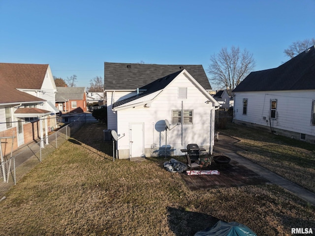 rear view of house featuring a yard