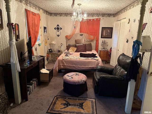 carpeted bedroom featuring a notable chandelier, a textured ceiling, and a closet