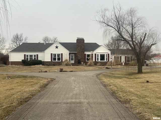 ranch-style home with a front yard