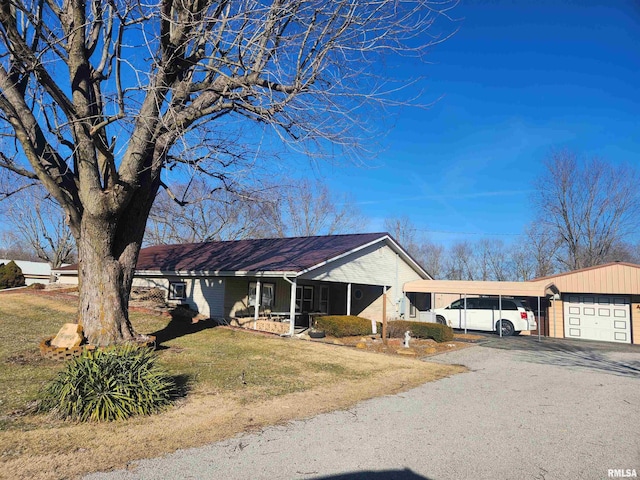 single story home with driveway and a front lawn