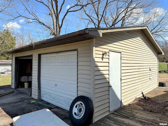 view of detached garage