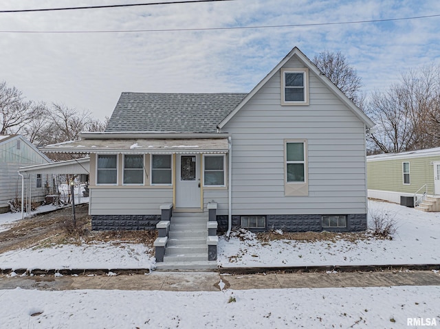 407 NW 6th St, Fairfield, IL 62837 - view of bungalow-style home