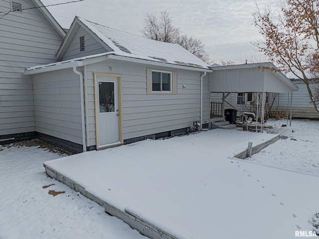 407 NW 6th St, Fairfield, IL 62837 - view of snow covered rear of property
