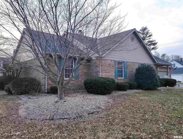 view of front of house featuring a front yard