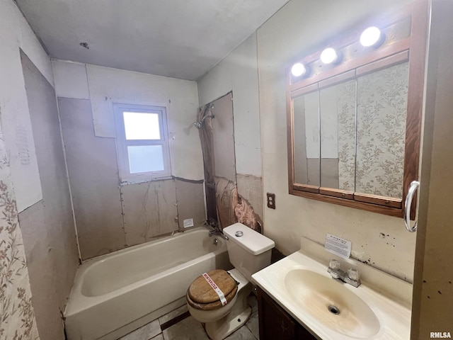 full bathroom with tiled shower / bath combo, toilet, and vanity