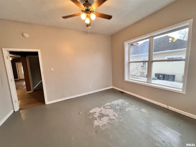 empty room featuring plenty of natural light and ceiling fan