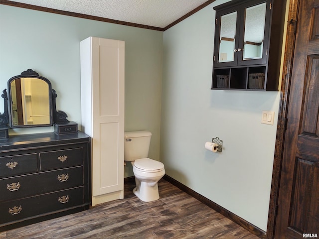 85 Bethlehem Church Ln, Vienna, IL 62995 - bathroom featuring toilet, ornamental molding, a textured ceiling, wood finished floors, and baseboards