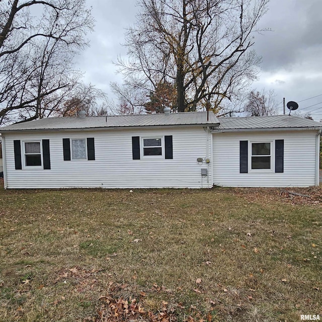 view of front of home featuring a front lawn and metal roof