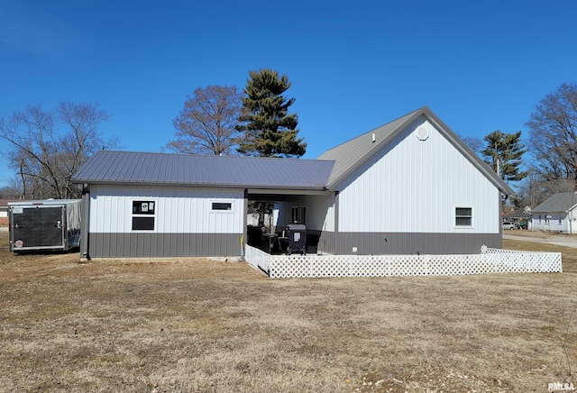 view of front of property with a front lawn and metal roof