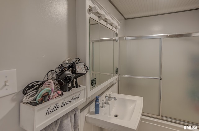 600 N Washington St, Sparta, IL 62286 - full bath with a shower with shower door and a sink