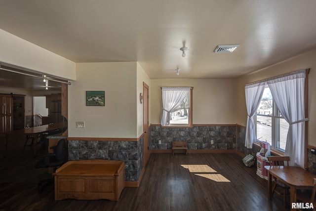 1548 Koehn Rd, Ava, IL 62907 - interior space featuring visible vents, a barn door, wainscoting, and wood finished floors