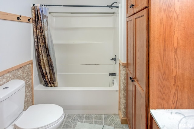 1548 Koehn Rd, Ava, IL 62907 - bathroom with a wainscoted wall, toilet, and shower / tub combo with curtain