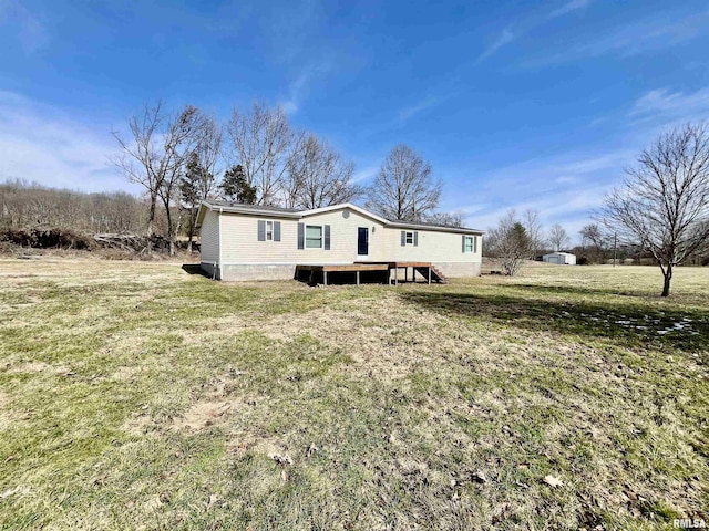 view of front of home with a front lawn