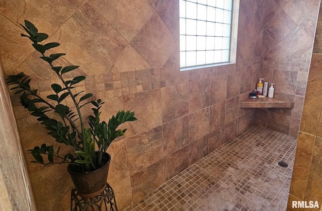 full bath with tiled shower