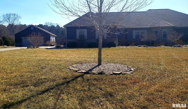 single story home featuring a front yard