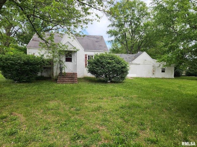 14322 Memory Ln, Mount Vernon, IL 62864 - back of house with a yard