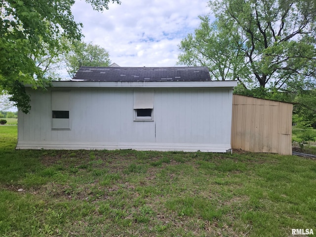 14322 Memory Ln, Mount Vernon, IL 62864 - view of side of home with a lawn and roof with shingles