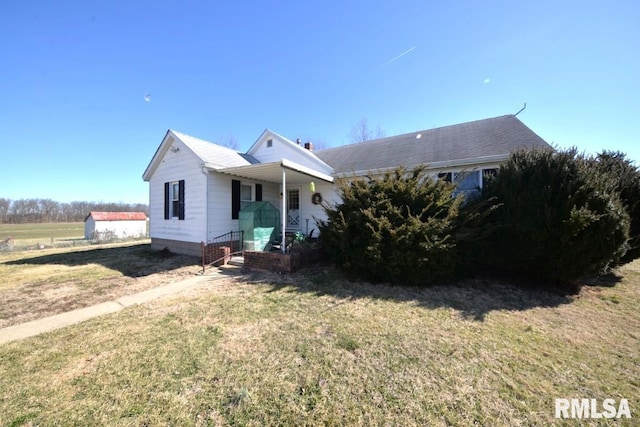 view of front of house featuring covered porch and a front lawn