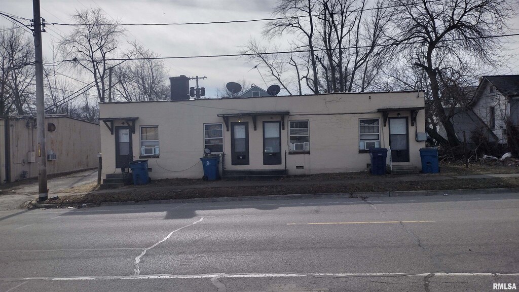 2207 Perkins St, Mount Vernon, IL 62864 - view of front of property with stucco siding and a chimney