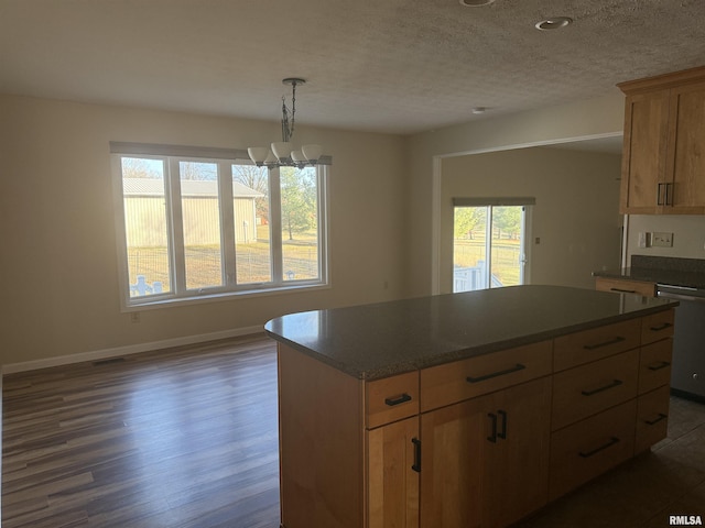 kitchen with baseboards, dishwasher, dark wood-type flooring, a textured ceiling, and a chandelier