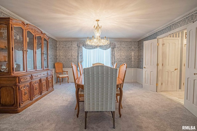 dining area featuring wallpapered walls, crown molding, and carpet flooring