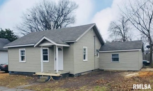view of front facade with crawl space