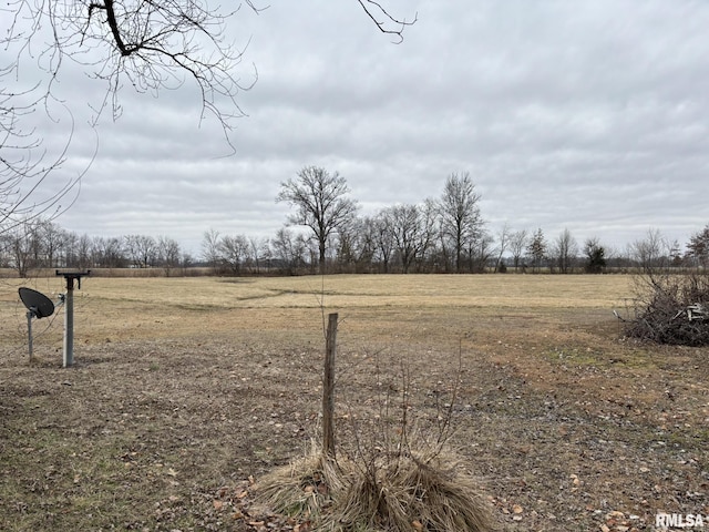 view of yard featuring a rural view