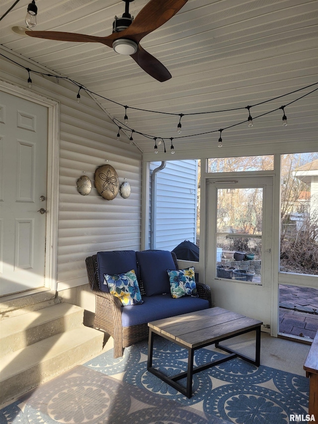 sunroom / solarium featuring a ceiling fan