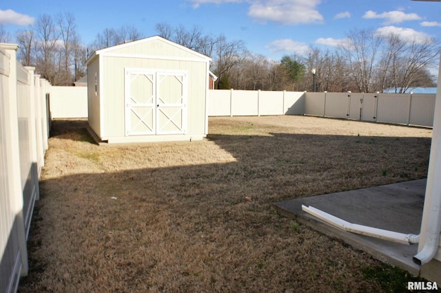 view of yard featuring a fenced backyard, an outdoor structure, and a storage unit