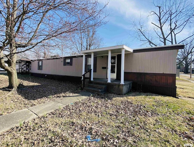 manufactured / mobile home with covered porch