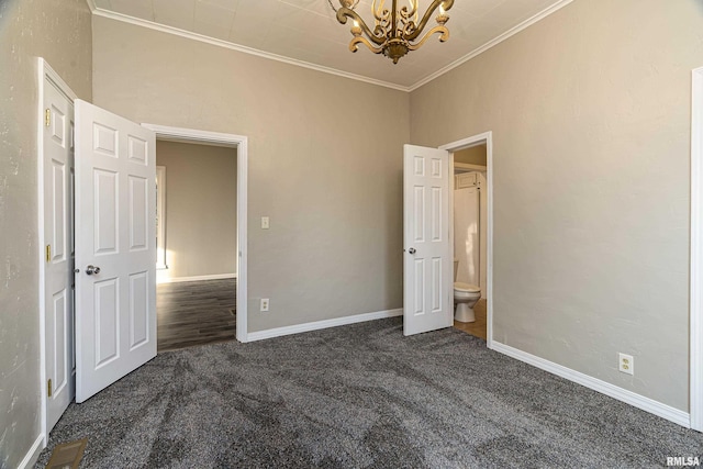 unfurnished bedroom featuring a notable chandelier, carpet flooring, visible vents, baseboards, and ornamental molding