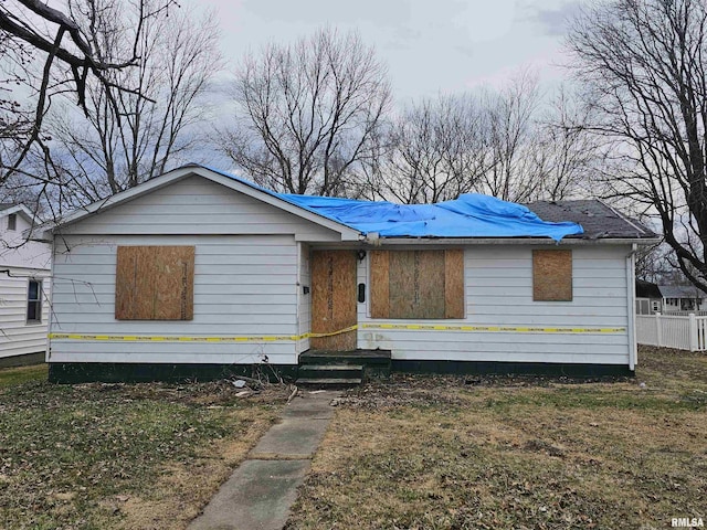 view of front of house with a front lawn