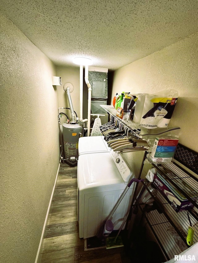 misc room with a textured ceiling, a textured wall, wood finished floors, baseboards, and independent washer and dryer