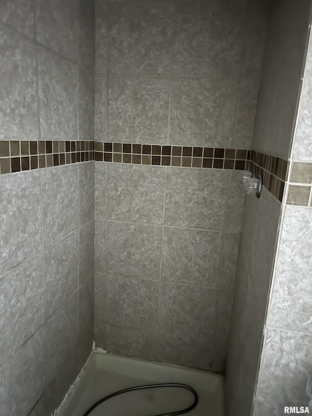 bathroom with a tile shower