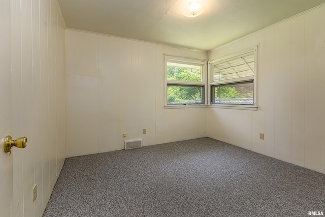 carpeted empty room featuring visible vents