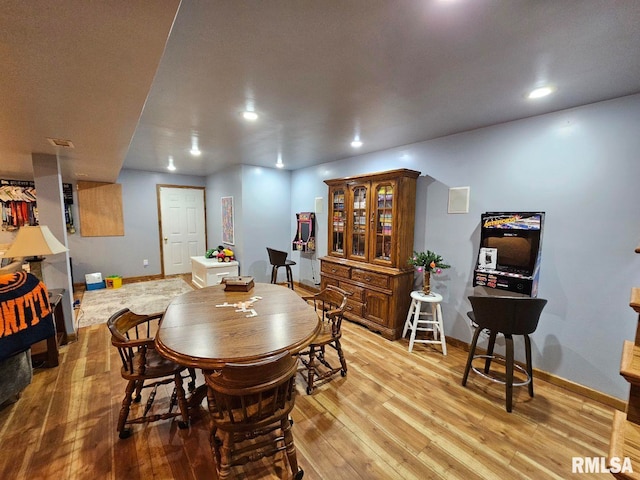 dining area with recessed lighting, light wood-type flooring, and baseboards