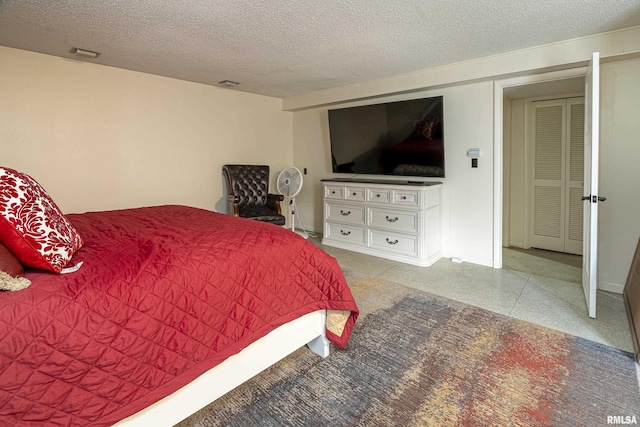 bedroom featuring visible vents, baseboards, a textured ceiling, and speckled floor