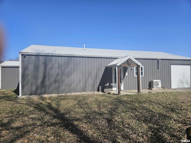 view of pole building featuring ac unit and a yard