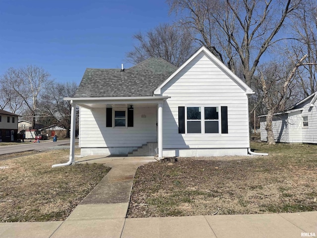 bungalow-style home featuring a shingled roof