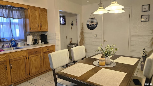 dining room featuring light tile patterned floors