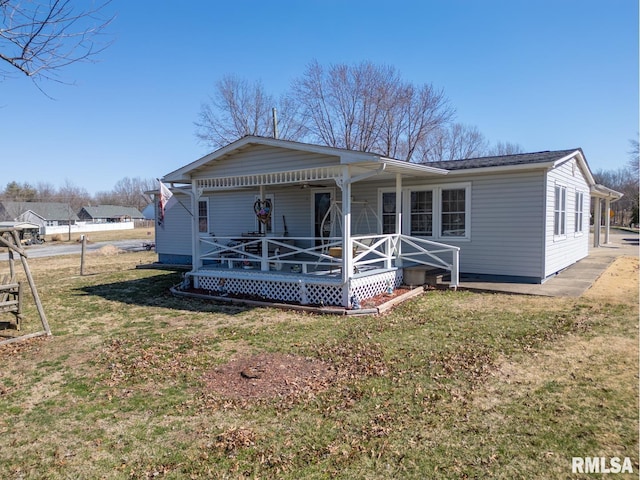 view of front of house featuring covered porch and a front lawn