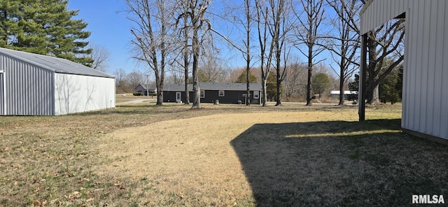 view of yard with an outdoor structure