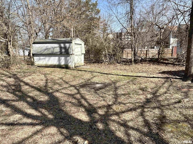 view of yard featuring a storage unit and an outdoor structure