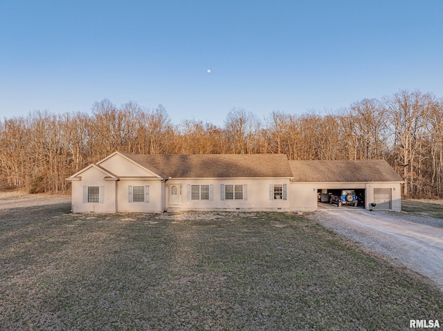 2814 Chouteau Ave, Odin, IL 62870 - view of front facade featuring a front lawn, driveway, and stucco siding