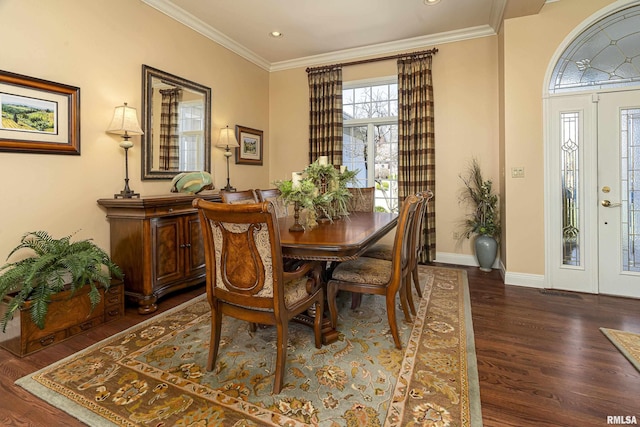 dining space featuring recessed lighting, baseboards, wood finished floors, and ornamental molding
