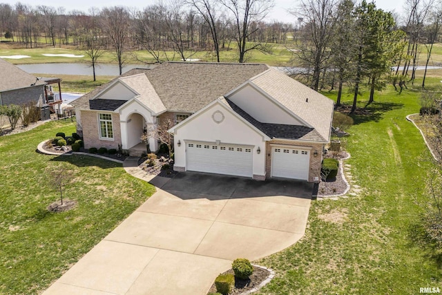 view of front of home featuring a front lawn, driveway, a shingled roof, and a garage