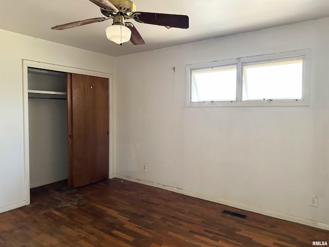 607 S Skyline Dr, Carbondale, IL 62901 - unfurnished bedroom featuring dark wood finished floors, visible vents, baseboards, and a closet