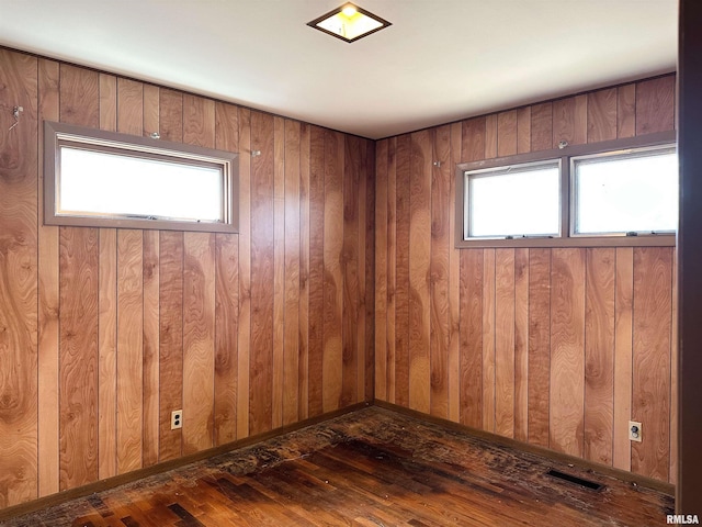 607 S Skyline Dr, Carbondale, IL 62901 - spare room featuring visible vents and hardwood / wood-style floors