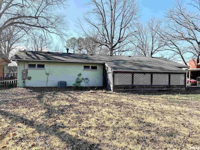 607 S Skyline Dr, Carbondale, IL 62901 - back of property featuring central AC unit and fence