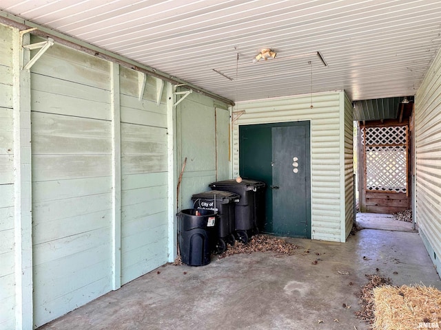 607 S Skyline Dr, Carbondale, IL 62901 - view of garage